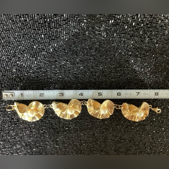 Vintage Designer Costume Pearl & Gold Clip-on Earrings and Bracelet Set - Picture 4 of 4